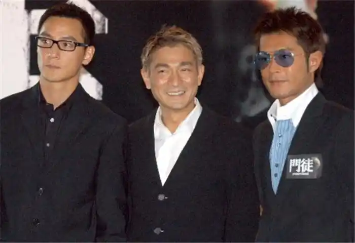 影片中两条线,一是吴彦祖饰演的卧底缉毒警察阿力和刘德华饰演的毒枭