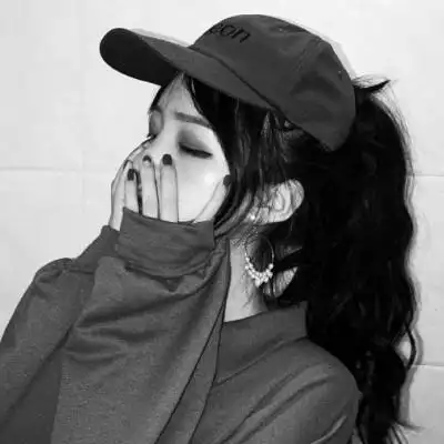 女生伤感高清黑白的精致微信头像