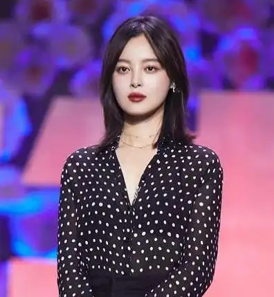 如果你是颧骨高,额头窄,发际线低的圆脸,方脸,菱形脸以及倒三角形脸