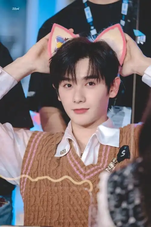 高卿尘超话gqc#与高卿尘同观日暮星河#高卿尘可爱的过分了@into1