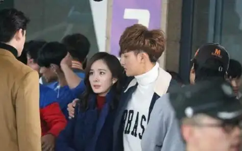 黄子韬杨幂两人关系再次引起网友猜测,更受人非议的究竟是什么?