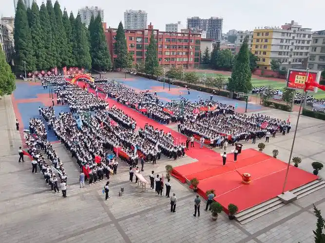 人才"组团式"帮扶工作成员,来自广州市番禺区石北中学的教师陈世贤,到