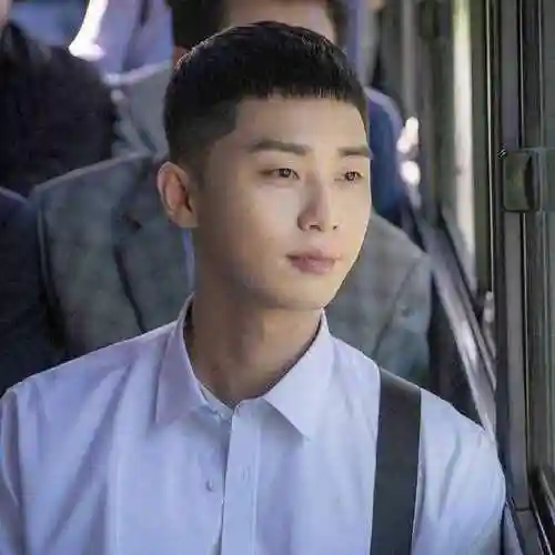 男生圆脸适合的发型圆脸男生适合留什么发型