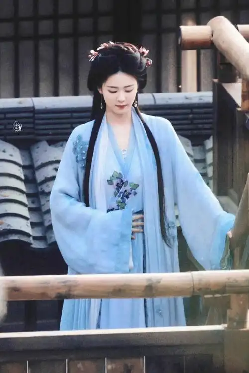 总能反复爱上白鹿的古装,新剧临江仙造型好仙好清丽柔美诚邀大家来看