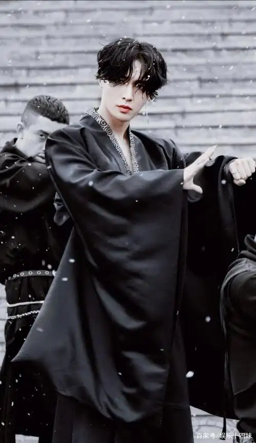 张艺兴新专辑《莲》获好评,吴世勋,朴灿烈纷纷助力