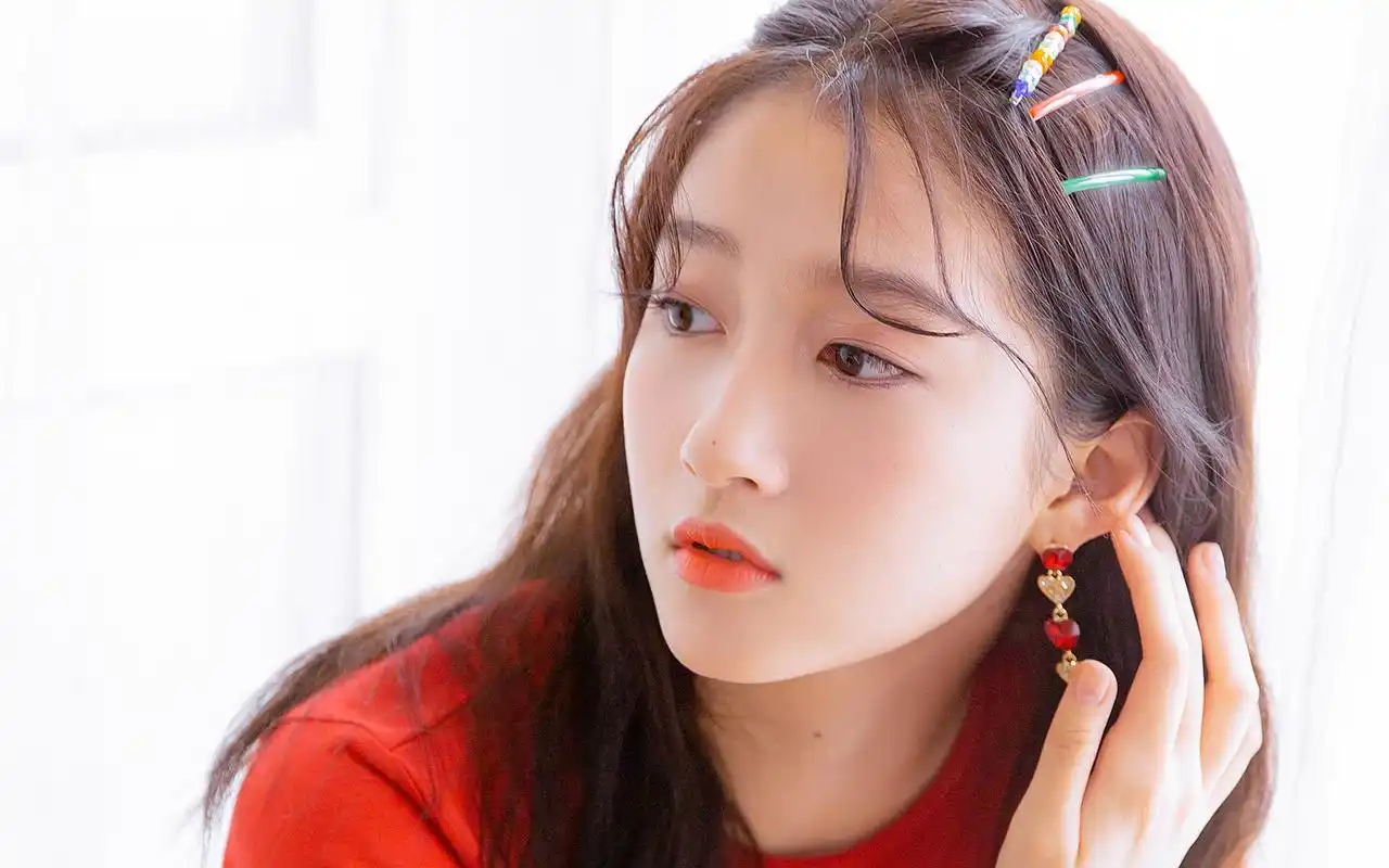 关晓彤性感甜美写真桌面壁纸