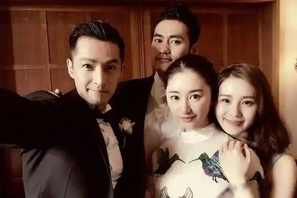 今天我要为你们揭开一段不同寻常的婚姻故事——胡歌与他的妻子黄曦宁