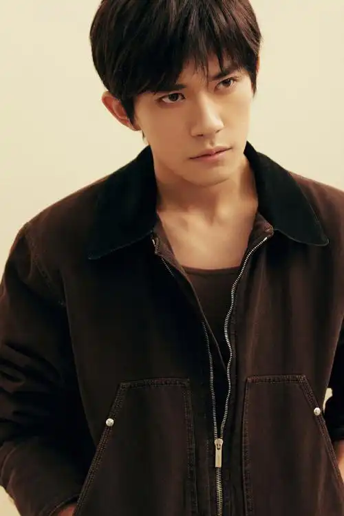 易烊千玺复古外套