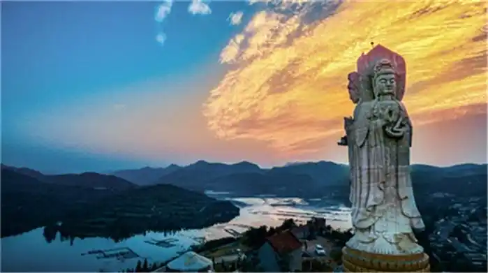 长春观南天门正在进行彩绘涂装 又一个恍若仙境的地方