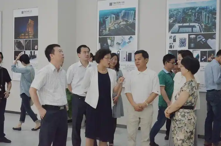 龙岗区常委,宣传部部长彭建安,吴以环副市长,182设计园总裁黄映群