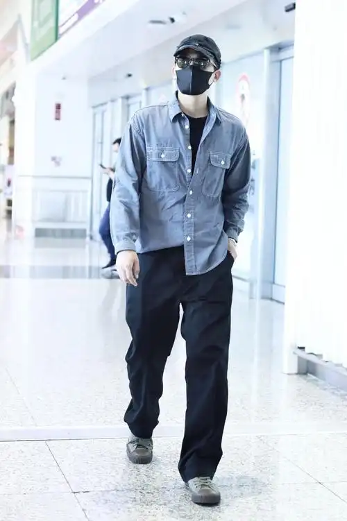 欧豪真是"皮靴控",夏日也爱穿,搭配牛仔裤潮流又显男人味