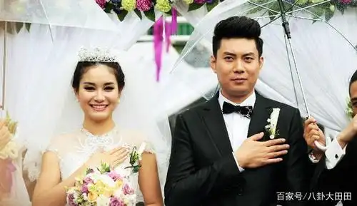 13年的时候,相爱相守的艾伦和朱微玮终于步入结婚的殿堂,亲朋好友的到