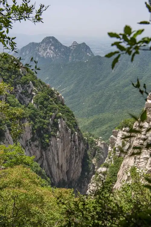 其它 攀登连天峰 写美篇  连天峰,中岳嵩山最高峰,海拔高度:1512.4米.