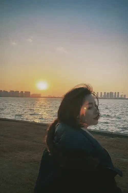 倪妮* 喜欢看姐姐随性自然的生活照,新壁纸有了