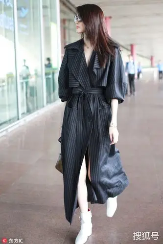 12 2018年5月24日,北京,近些年人气不断攀升的"维秘超模"何穗现身机场