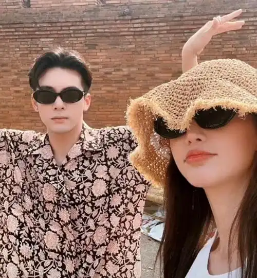 网易首页>网易号>正文申请入驻>曾舜晞在节目中为了鼓励金晨直接就亲