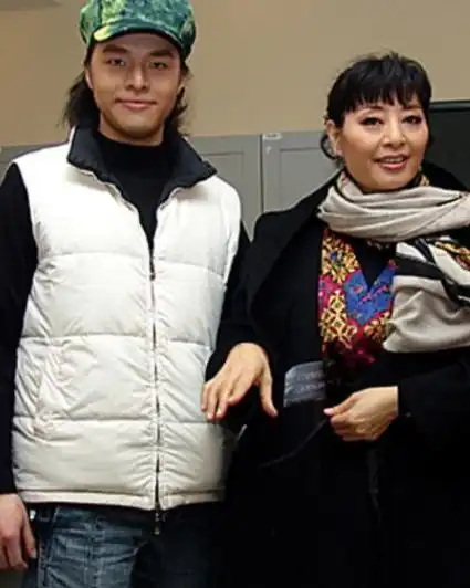 62岁著名歌唱家殷秀梅近照 和第一任丈夫离婚后,嫁给法国贵族