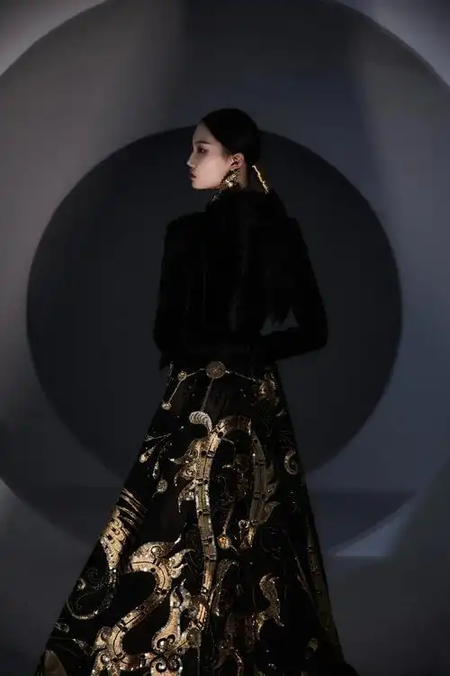 盖娅传说熊英乾坤方仪ss22cfw预览