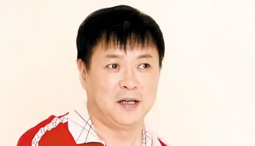 迟志强坐五百万豪车,穿万元名牌衣服,感觉人生已经达到了巅峰_生活