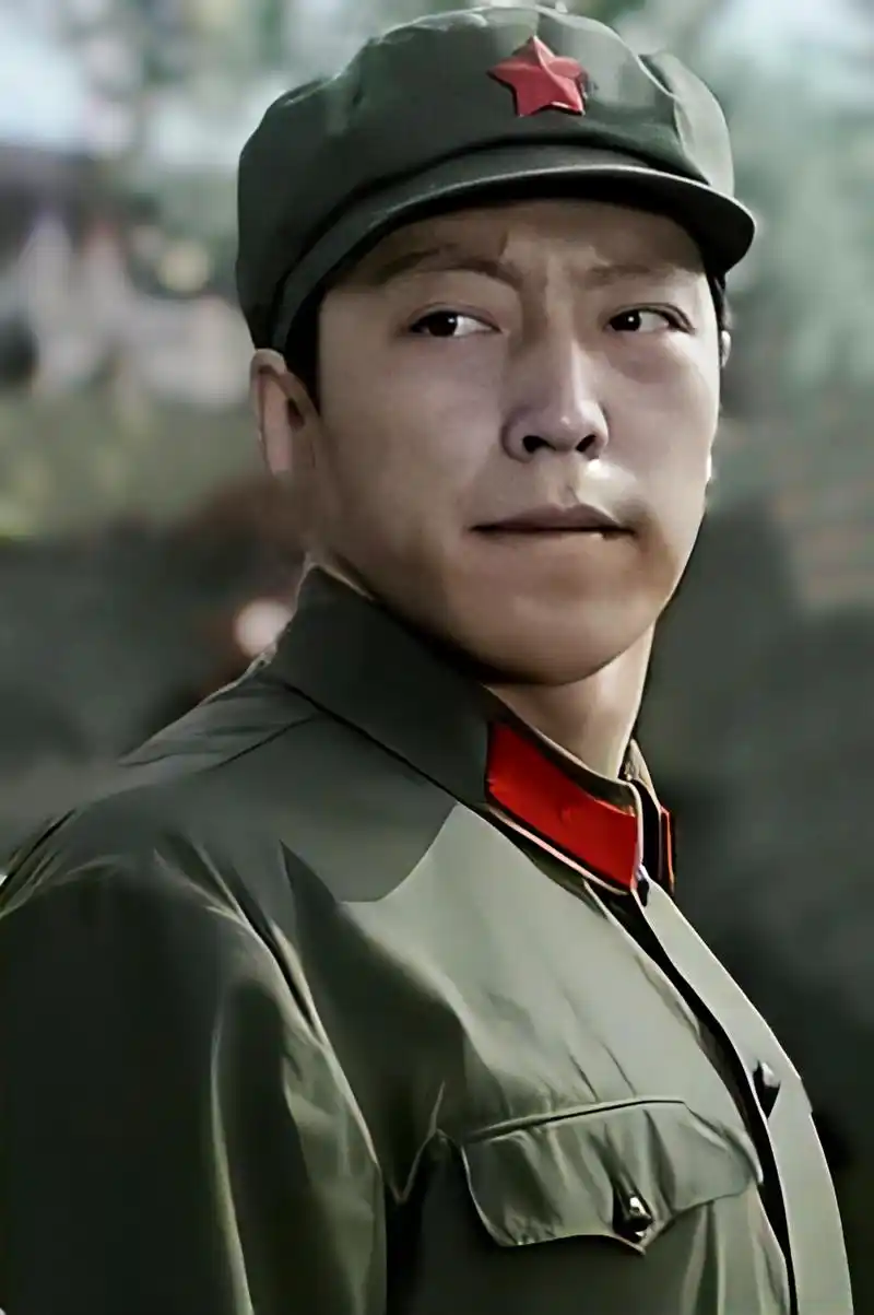 倪大红年轻的时候也是帅小伙一枚,否则也考不上中央戏剧学院.