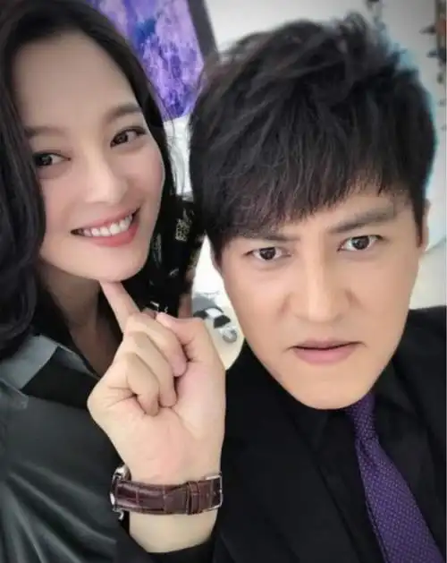 不仅如此,辛芷蕾还搭档靳东演了《恋爱先生》,但还是没有怎么红起来