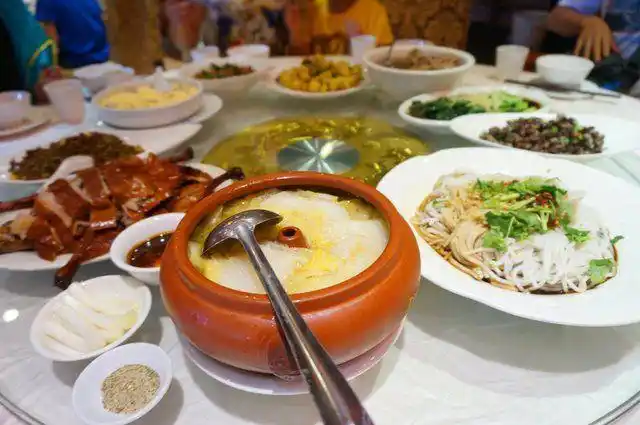 很丰盛的一桌菜,marissa