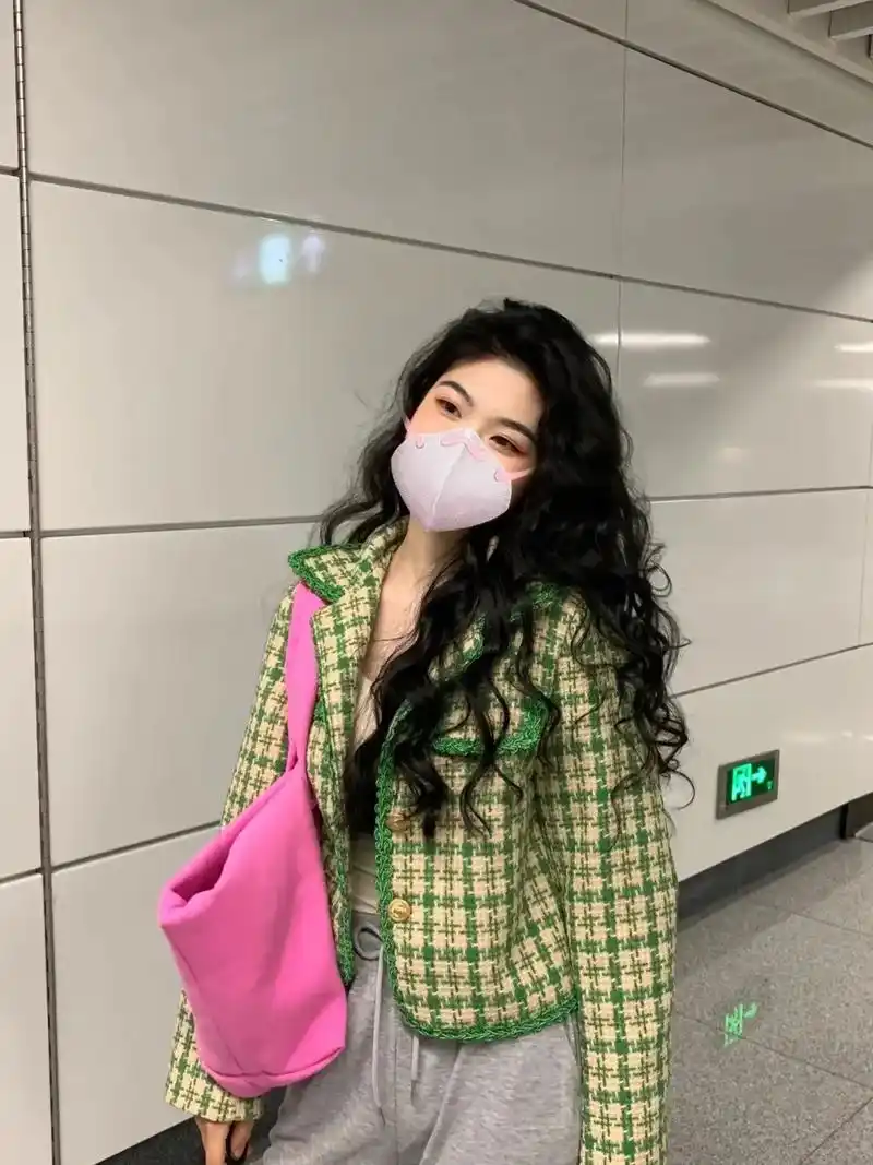 黑发也很好看的港风复古卷发哦.烫了个头发被问疯了!