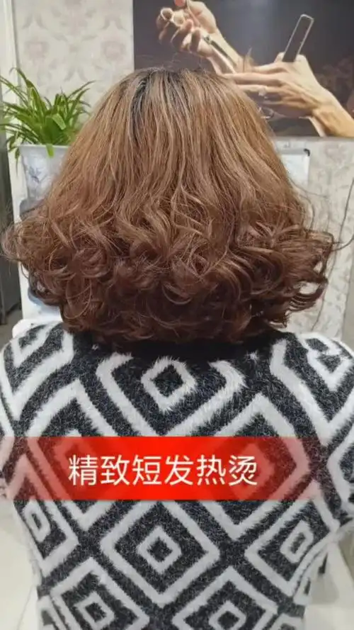 精致短发热烫,非常的时尚洋气