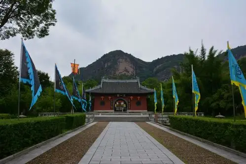 江西贵溪龙虎山风景区内的正一观游览区是一个道教场所,是全国四大