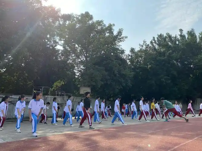 企鹅班体育课——展少年英姿风采