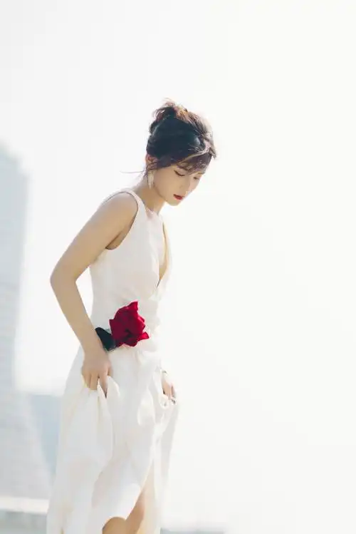 第36届金鸡奖红毯造型##孙安可高开叉礼服##孙安可腰身比例好绝