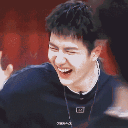 在找大笑表情包的时候翻出来一波存图进行一个新年快乐的大祝福新年博