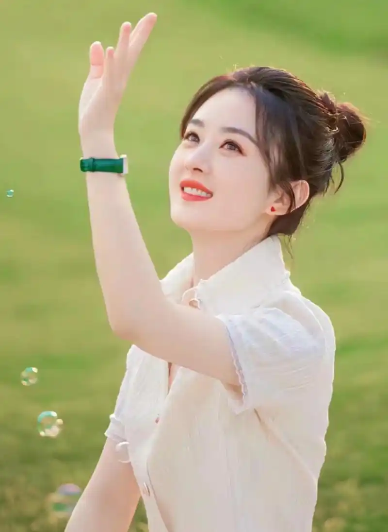 赵丽颖:甜美的长相,无法忽视的魅力赵丽颖,这位中国影视界的新星,以其