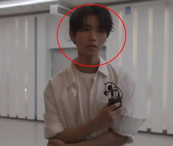 原创王俊凯去青年电影厂学习采访介绍很专业暴瘦后生图状态很真实