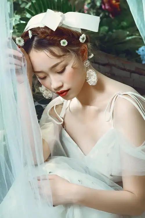 摄影师金和的写真摄影作品《室内森系》