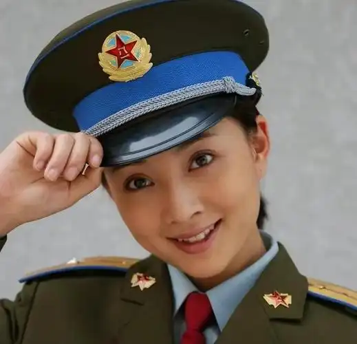 10个穿军装的女星baby许晴李小冉张馨予比有点花里胡哨了