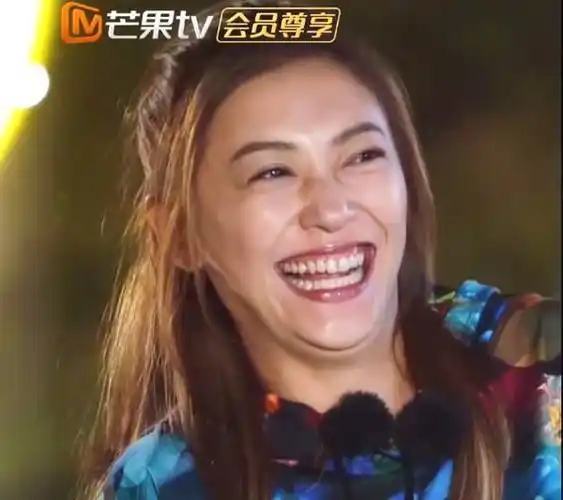 何为爱情最幸福的样子陈小春喊话应采儿采儿笑出了双下巴