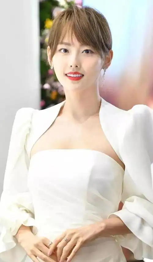 张嘉倪从被宠到被抛弃的过程