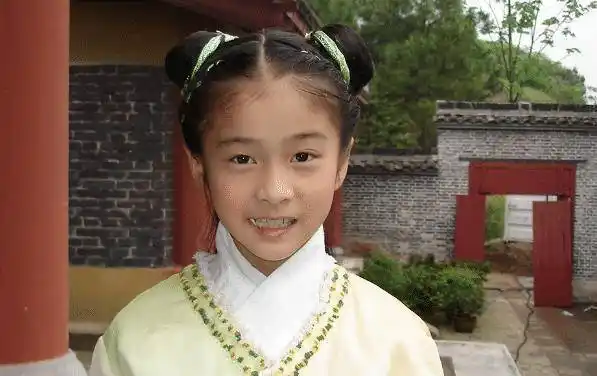 6岁就开始拍戏的张雪迎,作为一个小童星来说,如今已经20多岁了_时候
