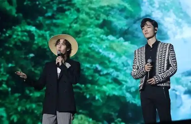 王一博肖战同台同穿西装风格却大不同肖战西装垫肩耍心机