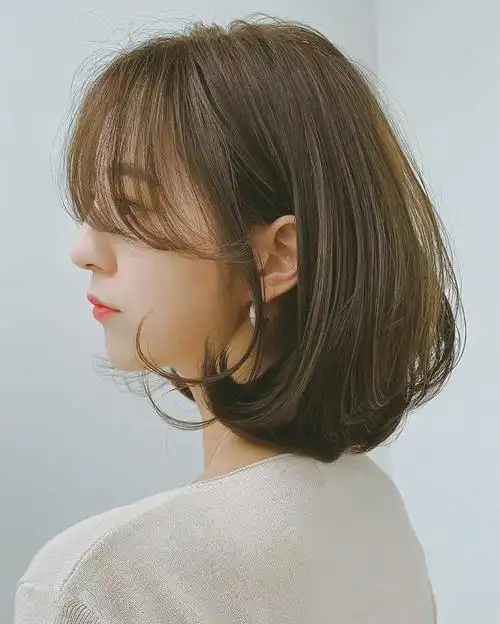 c卷短发头发不长不短尴尬时期烫的发型