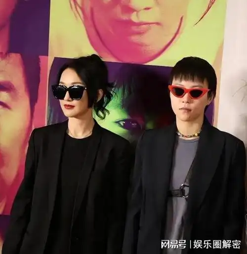 过年时陪周迅回老家见父母,和周冬雨纹相同的纹身,窦靖童的交友圈到底