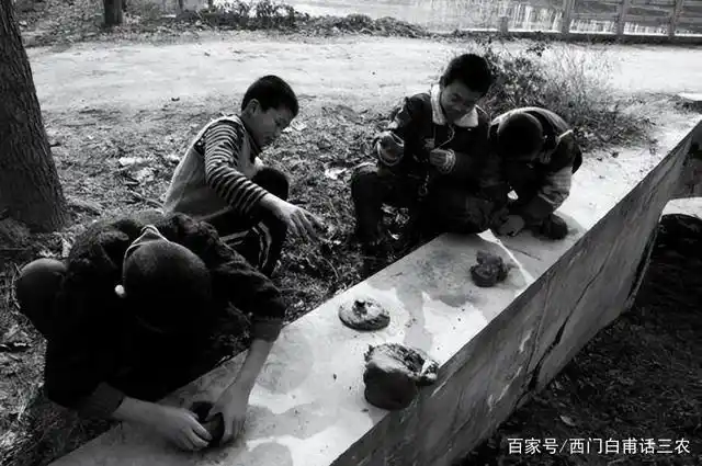 七十年代农村孩子玩过的9个玩具"老物件",看看你玩过几个?