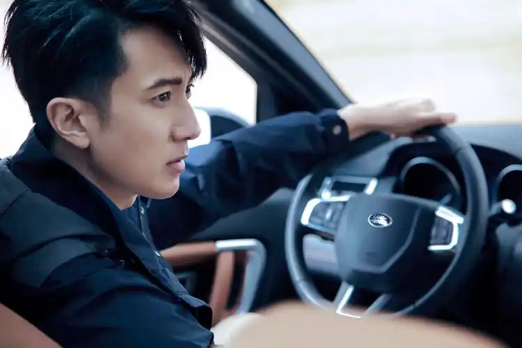 吴尊代言顶级汽车品牌 完美形象商业价值持续飙升