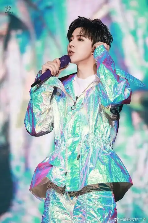 刘宇宁##刘宇宁片场抽烟