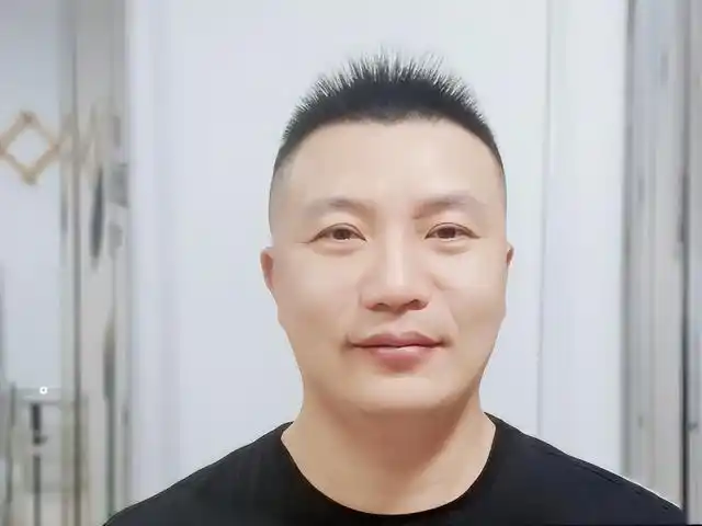 八款适合中年男性的短发造型,干练又显气质!