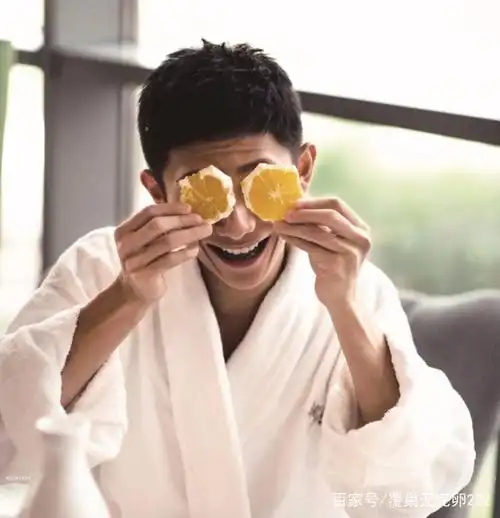 盘点张一山"超帅"的五张写真,举觞白眼望青天,皎如玉树临风前