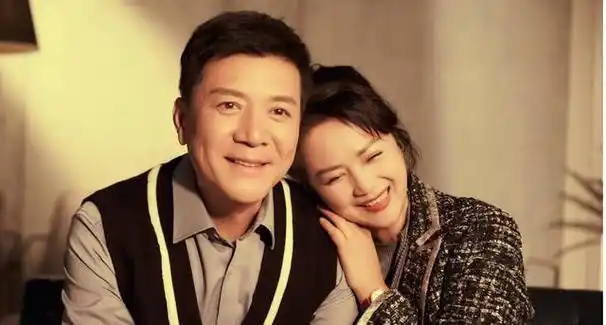 回顾奚望在继父刘之冰支持下离婚带着女儿的她现在怎样了