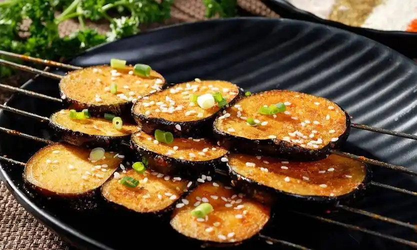 原创秋季买茄子买圆茄和长茄口感差别大按需购买别买错