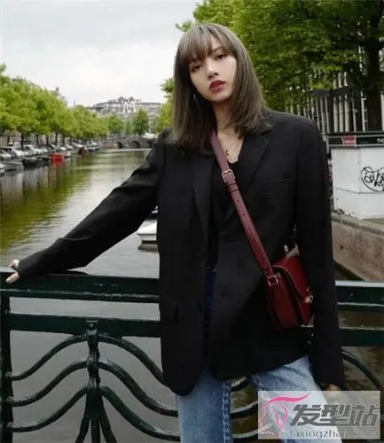 lisa直发太好看了 减龄俏皮显脸小_发型站_最新流行发型设计发型图片